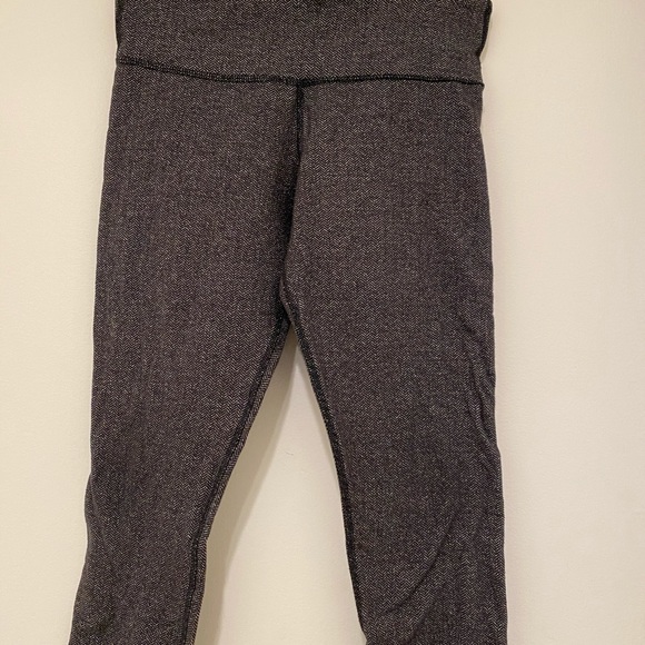 LULULEMON Heathered Herringbone Black wunder under crop - Picture 3 of 5